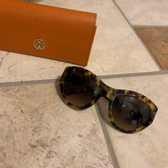 Tory Burch Accessories - NWT! Tory Burch Sunglasses